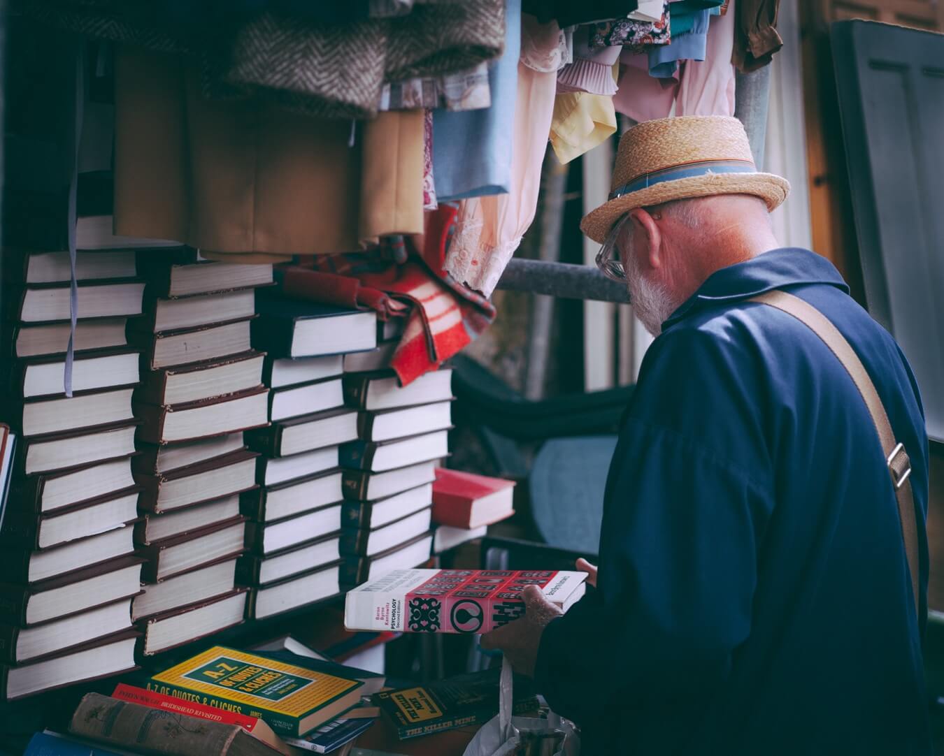 Trenutno pregledavate Old Man with The Book