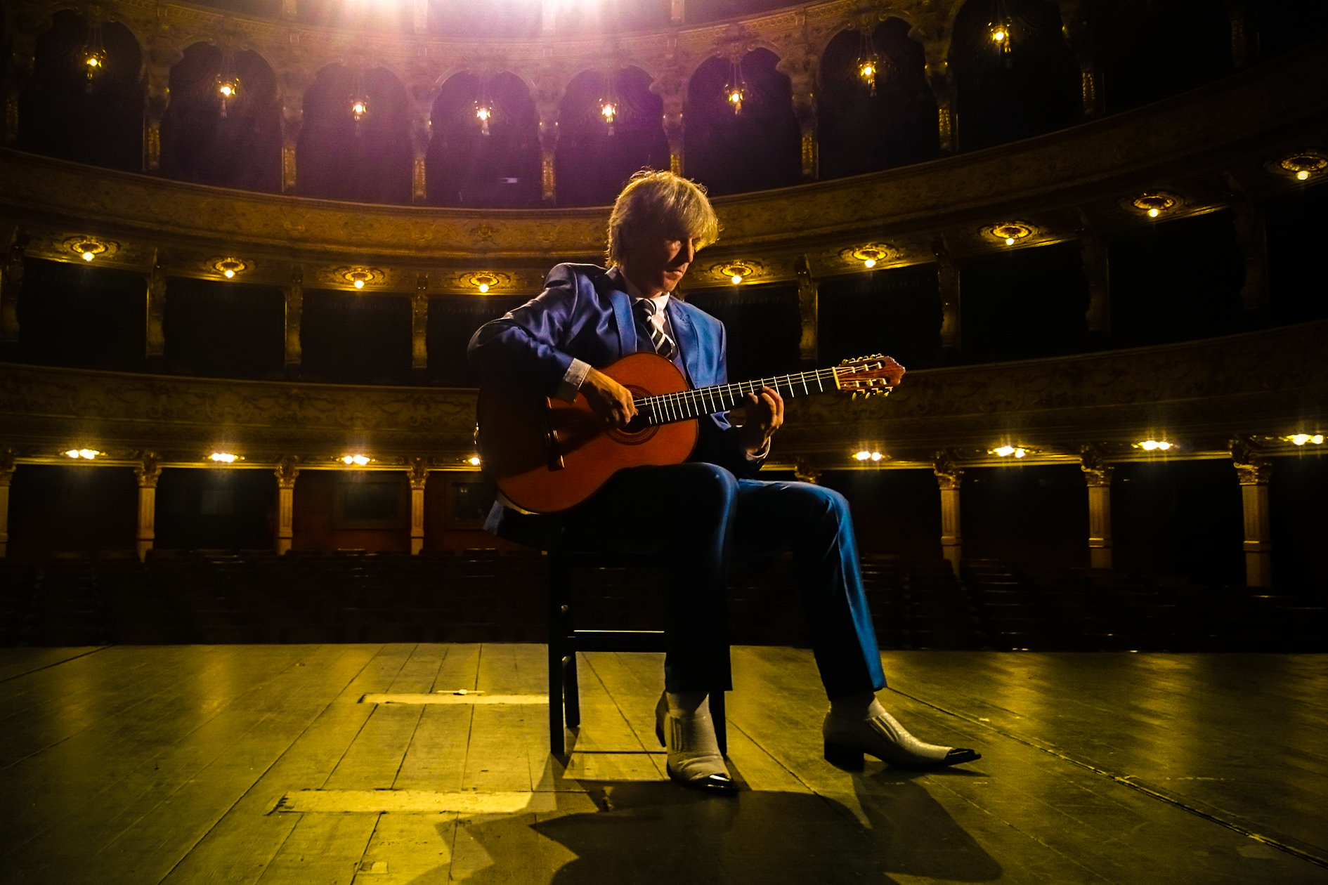 Trenutno pregledavate DAMIR HALILIĆ – HAL gitaristički virtuoz i skladatelj održat će koncert i promociju svoje knjige “Atlantis” 19. siječnja u maloj dvorani Vatroslava Lisinskog