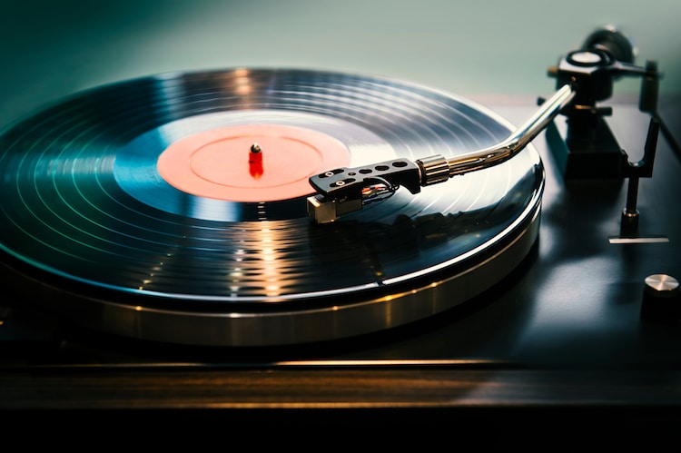Pročitajte više o članku Najprodavanija vinilna izdanja Dancing Beara u prvoj polovici 2020.