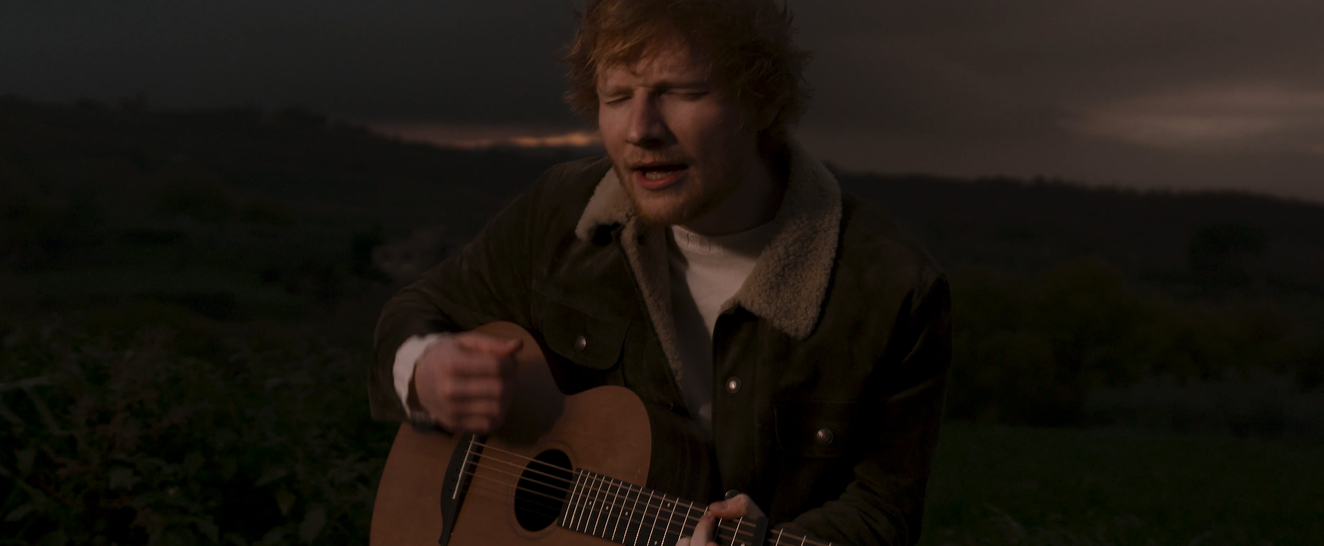 Read more about the article Vratio se Ed Sheeran i uljepšao nam Božić s novom pjesmom “Afterglow”