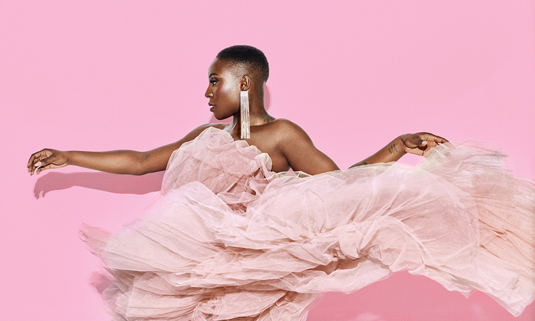 Pročitajte više o članku Laura Mvula zakoračila na 80s pop teren novim albumom “Pink Noise”