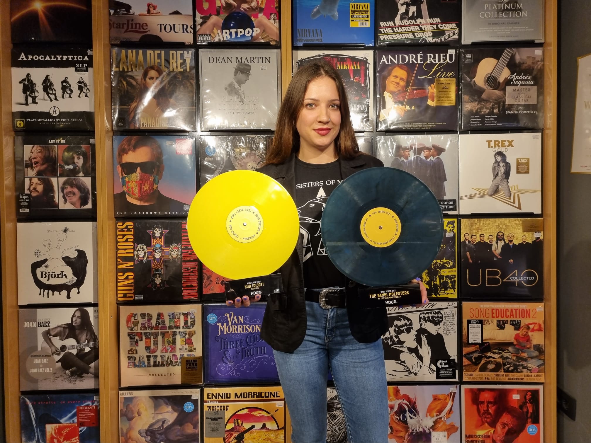 Read more about the article Dancing Bearu uručena priznanja HDU za najprodavanije vinile ljeta i jeseni 2021. godine