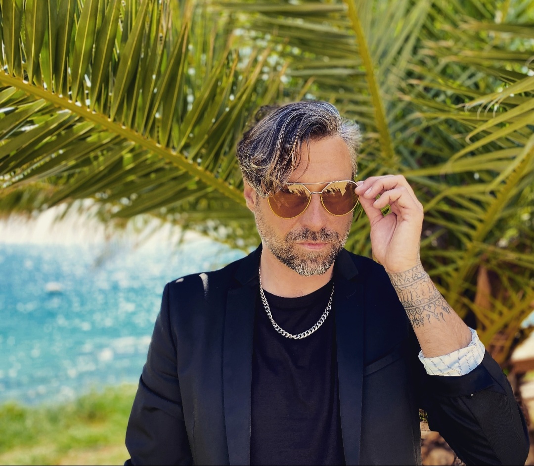 Pročitajte više o članku Mor Roll objavio egzotičan treći studijski album “AndaluzIstria”