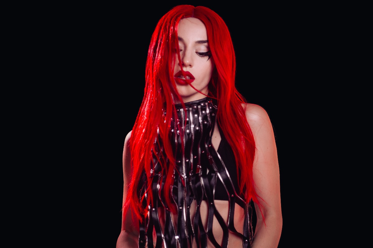 Pročitajte više o članku Svjetska pop senzacija Ava Max potvrđuje svoje mjesto na tronu svjetske pop glazbe