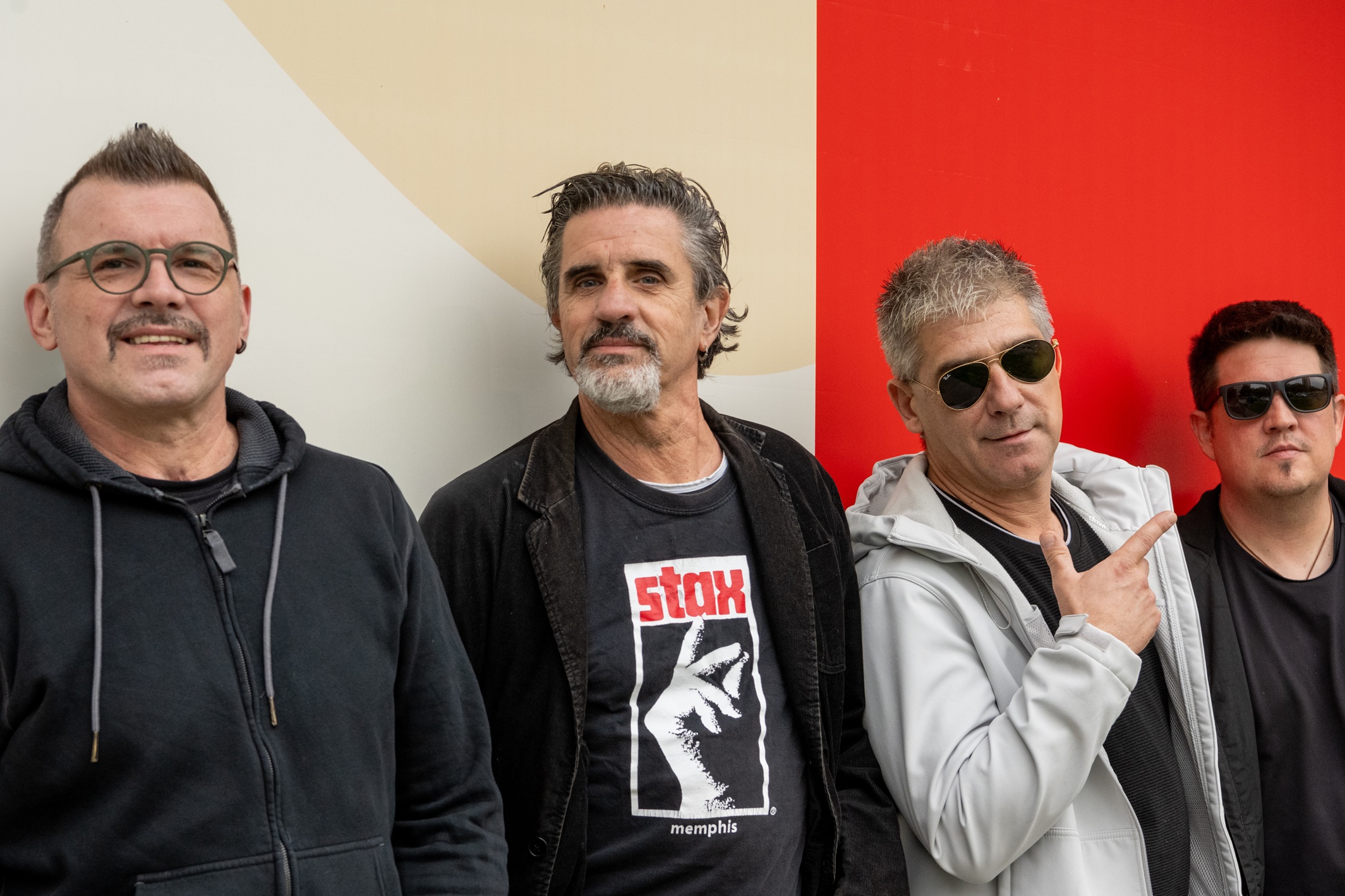 Pročitajte više o članku Daleka obala Jakše i Hrepe donosi novu verziju pjesme „On je volio brodove“ uz koncert i izložbu u Boogaloou